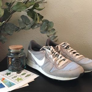 Nike Internationalist